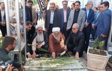 برنامه‌های هفته دولت در کرمان با عطر یاد شهدا و از جوار مزار سردار دل‌ها آغاز شد