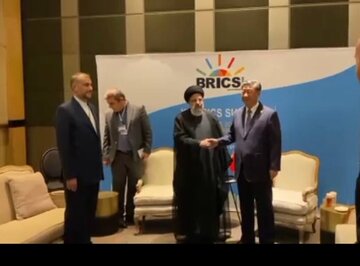 Le président Raïssi et son homologue chinois Xi se rencontrent en marge du sommet des BRICS