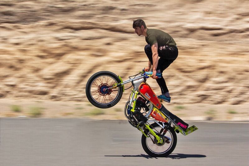 بازی هیجان و مرگ با موتورسواری + فیلم بازی هیجان و مرگ با موتورسواری + فیلم