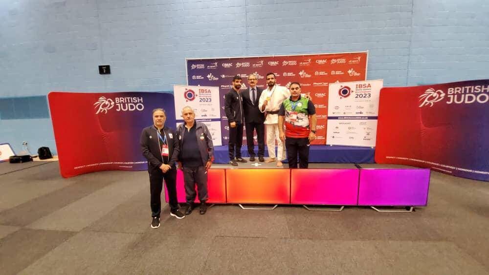 El judoka iraní gana la medalla de oro en el Campeonato Mundial para ciegos en Birmingham