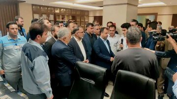 وزیر اقتصاد و دارایی از پتروشیمی خرم‌آباد بازدید کرد