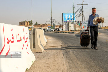 Pilgrims on way to Karbala from Iran Khosravi border