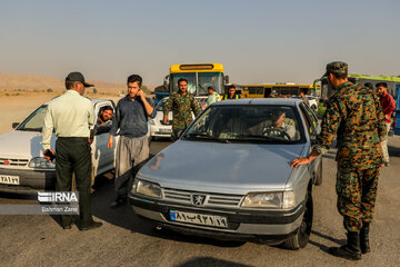 Pilgrims on way to Karbala from Iran Khosravi border