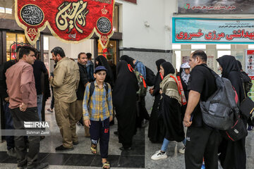 Pilgrims on way to Karbala from Iran Khosravi border