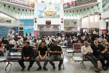 Pilgrims on way to Karbala from Iran Khosravi border