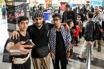 Pilgrims on way to Karbala from Iran Khosravi border