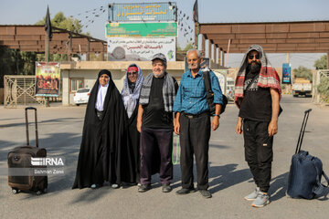 Pilgrims on way to Karbala from Iran Khosravi border