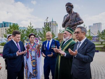 تندیس یادبود ابن‌سینا در پایتخت قزاقستان رونمایی شد