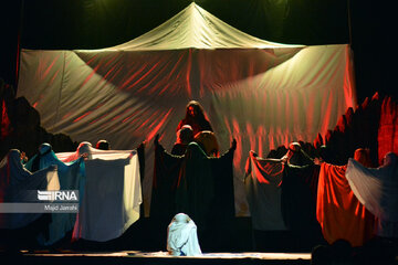 A play in central Iran to renarrate Karbala incident