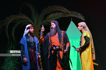 A play in central Iran to renarrate Karbala incident