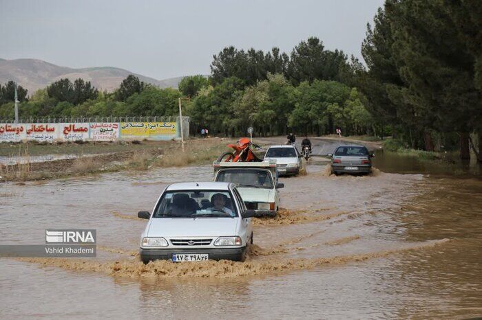 فیلم/ بارش شدید باران و آبگرفتگی معابر بجنورد بخش (۲)