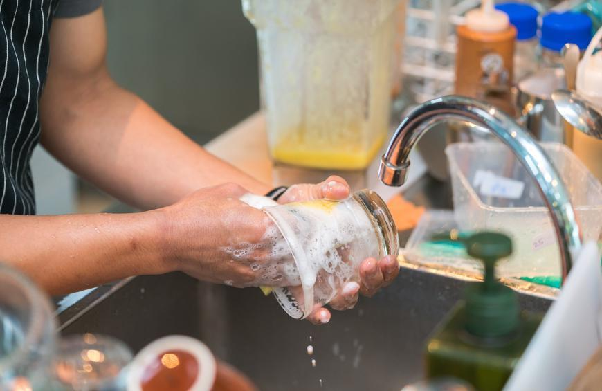 ۵ ویژگی مهم که یک مایع ظرفشویی باید داشته باشد