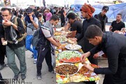موکب اوقاف آذربایجان‌غربی ۱۰۰ هزار پُرس غذا بین زائران اربعین توزیع می‌کند