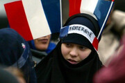 فرانسه پوشیدن عبای اسلامی را برای دختران در مدارس ممنوع کرد