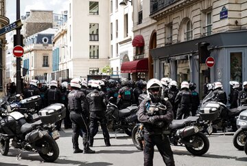 France : Le Convoi de l'eau à Paris bloqué par la police