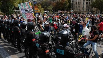 France : Les écologistes à Paris bloqués par la police
