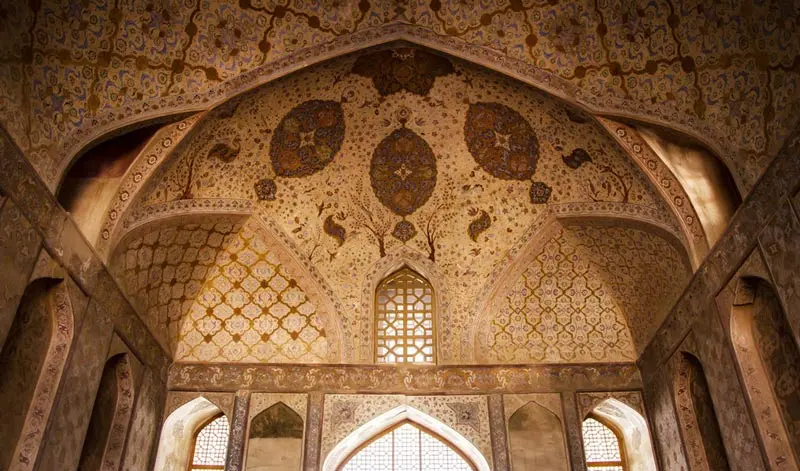 عمارت عالی قاپو؛ تاریخی‌ترین بنای اصفهان را بیشتر بشناسید