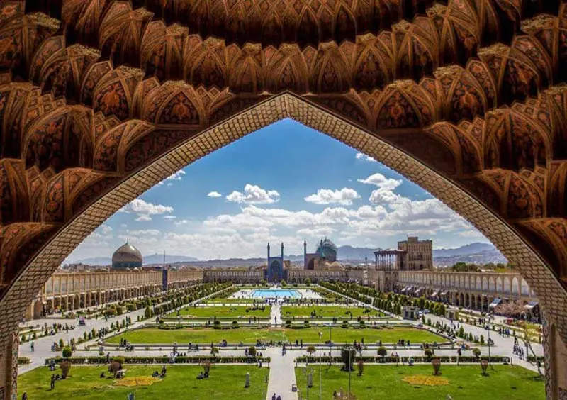 عمارت عالی قاپو؛ تاریخی‌ترین بنای اصفهان را بیشتر بشناسید