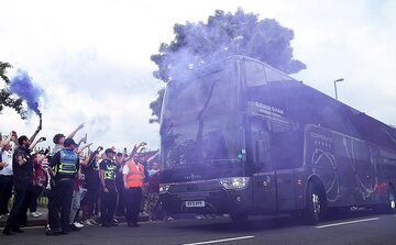 حمله به اتوبوس تیم استون‌ویلا با آجر پس از بُرد مقابل برنلی