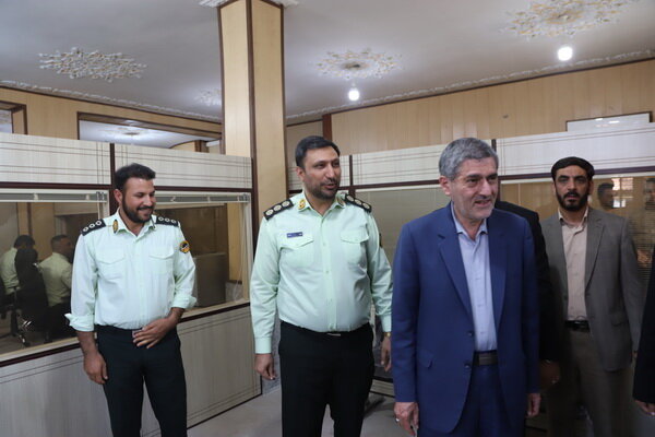 دومین بازدید سرزده استاندار فارس از اداره گذرنامه شیراز، از صف طولانی خبری نبود