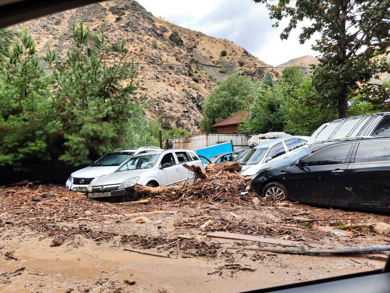 جان باختن ۱۳ نفر بر اثر بارندگی شدید در تاجیکستان