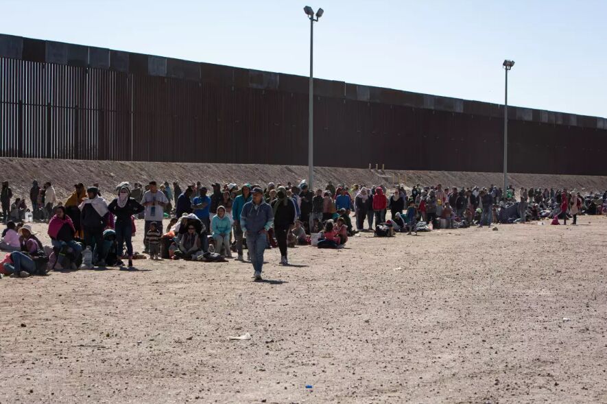 Reportan grave situación de migrantes en la zona fronteriza entre México y EEUU 