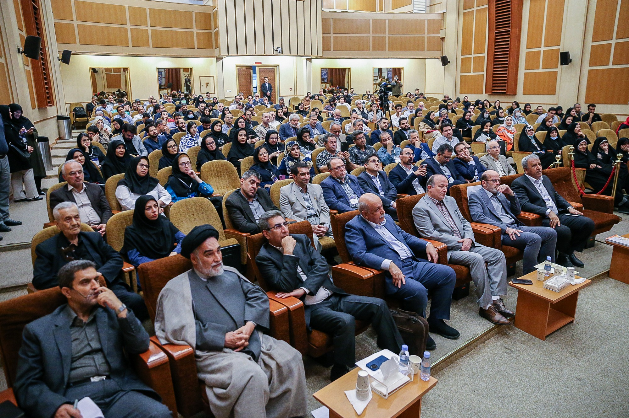 تجلیل از پیشکسوتان و دانشمندان جوان در کنگره رویان