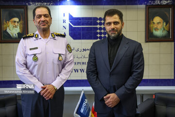 Le commandant des forces de défense aérienne de l'armée iranienne a rendu visite à l’IRNA