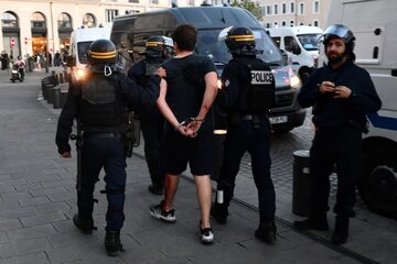 روایتی از یک خبرI معترضان فرانسوی در دادگاه و پلیس خشن زیر چتر حمایت دولت