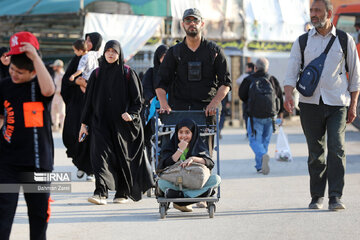 Les pèlerins d'Arbaeen à la frontière de Khosravi