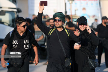 Les pèlerins d'Arbaeen à la frontière de Khosravi