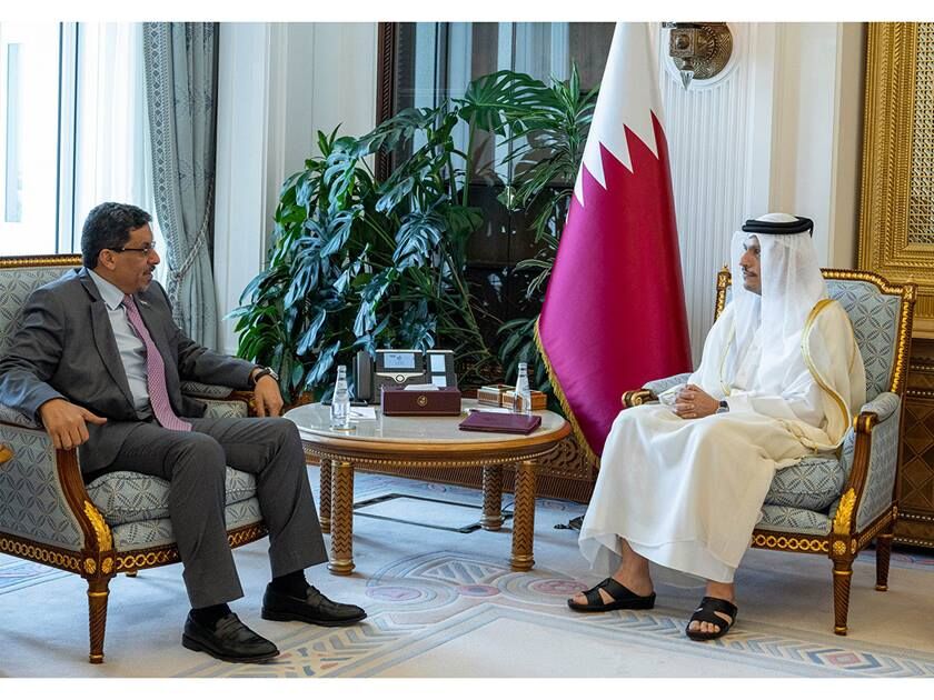 دیدار نخست وزیر قطر و وزیرخارجه شورای ریاستی یمن/ تنها راه حل بحران در صنعا گفت وگو است