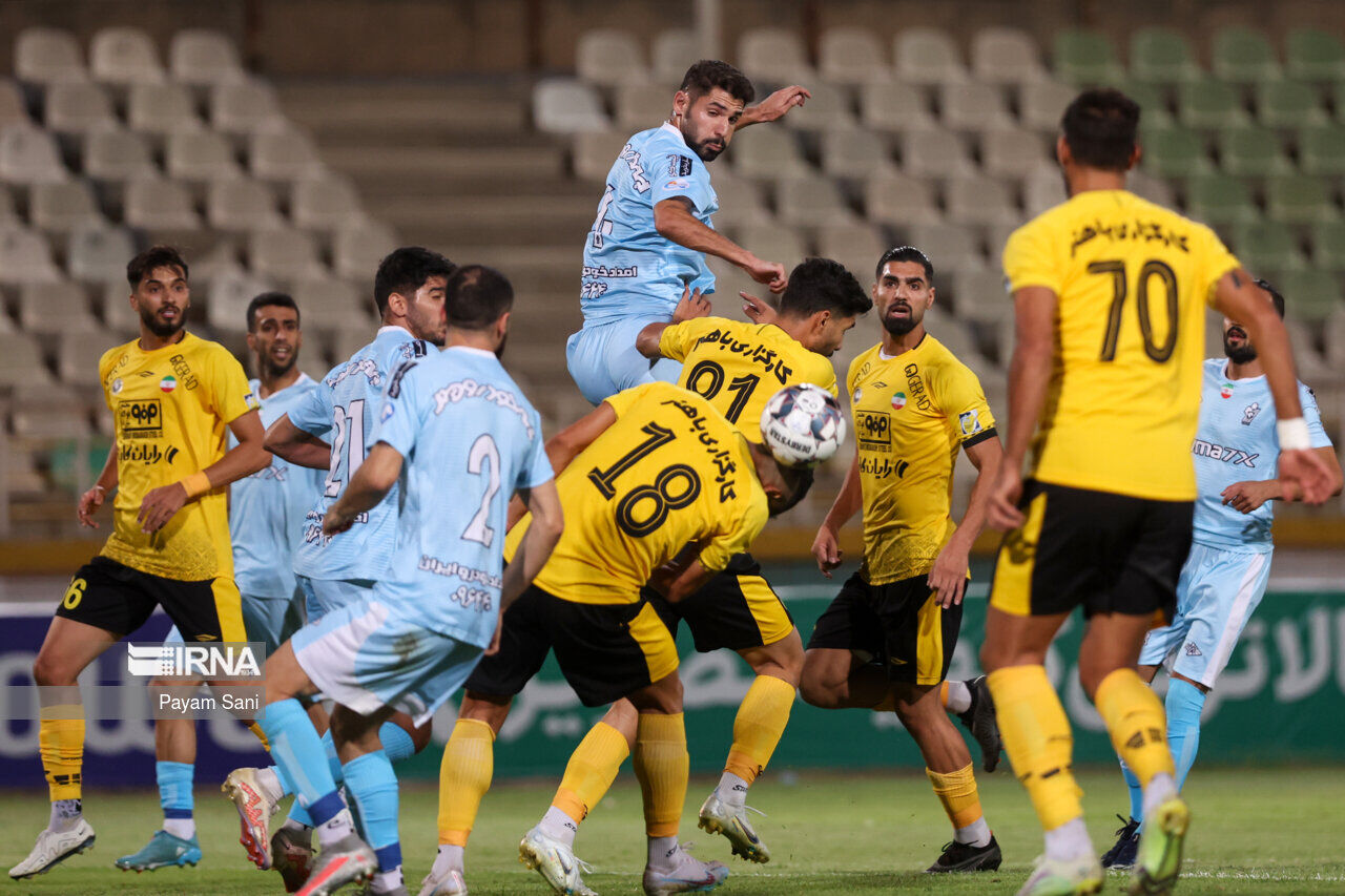 سباهان اصفهان يواصل صدارته للدوري الايراني الممتاز