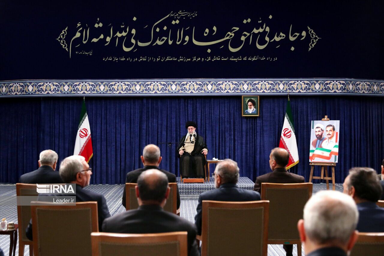 Le président Ebrahim Raïssi et son cabinet reçus par le Guide suprême