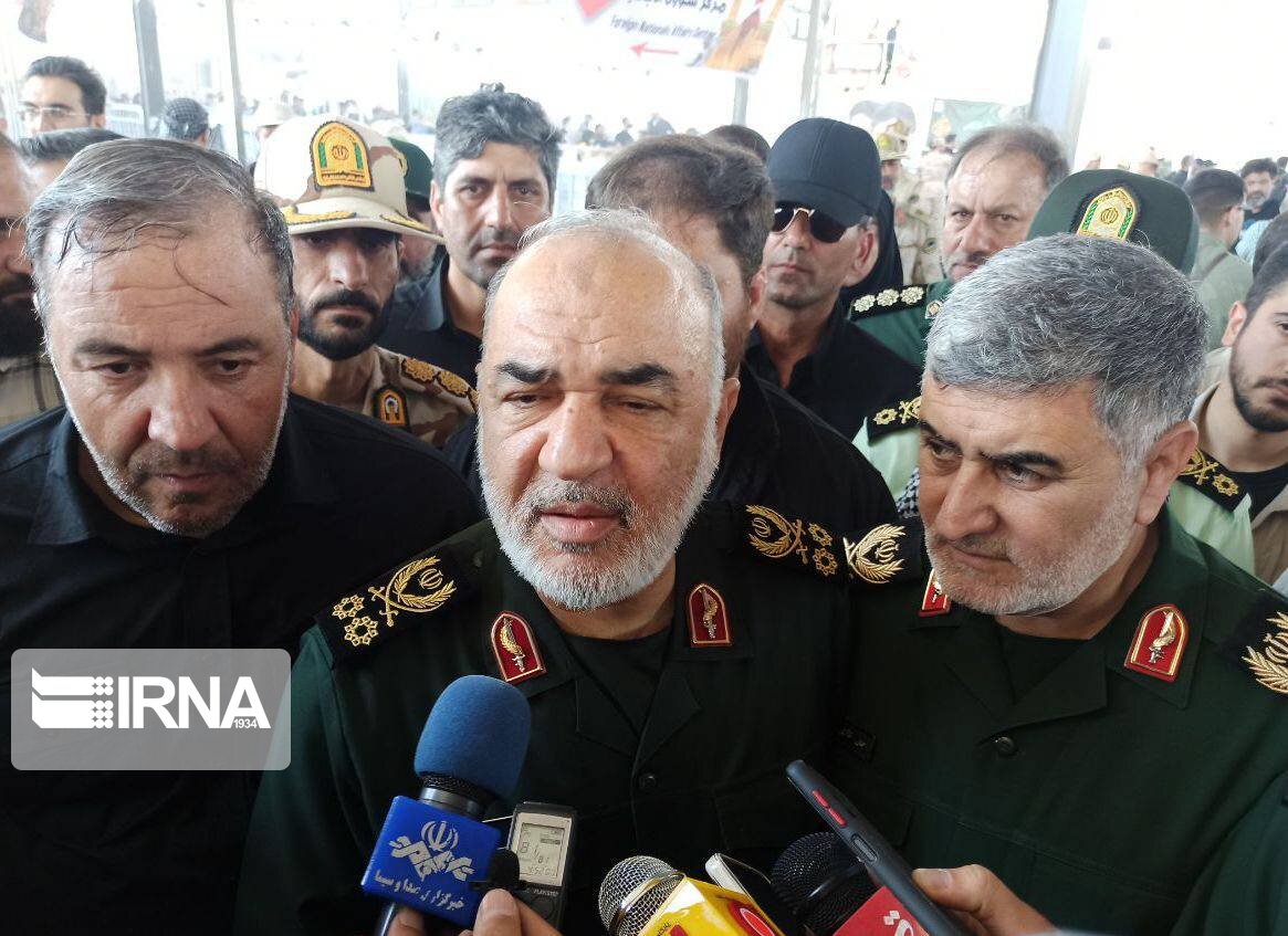 سردار سلامی: هیچ مشکل امنیتی در مرزهای کشور نداریم