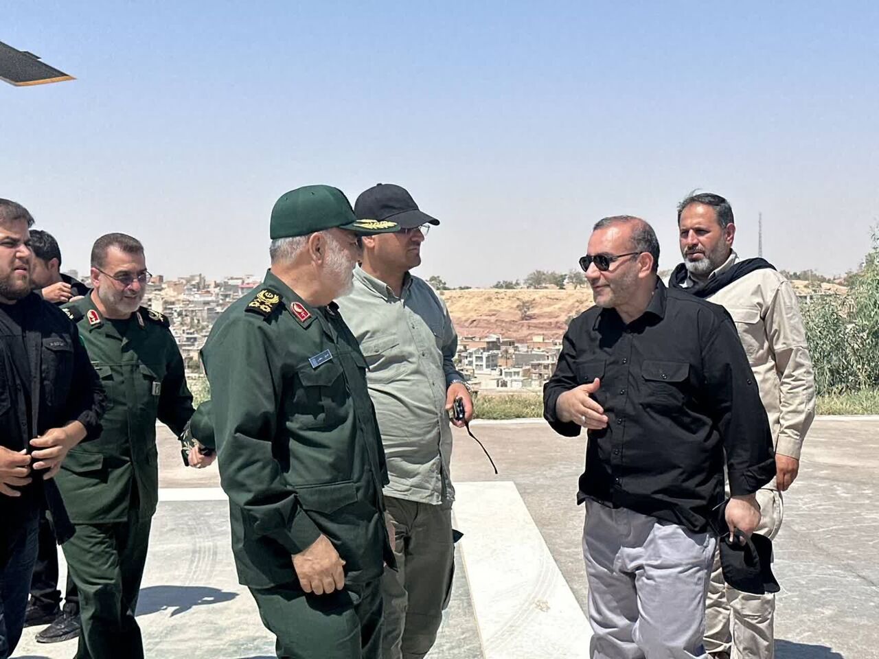 فرمانده سپاه پاسداران وضعیت تردد زائران اربعین در مرز خسروی را بررسی کرد