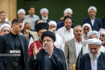 Iranian President meets with Sunni clerics, intellectuals
