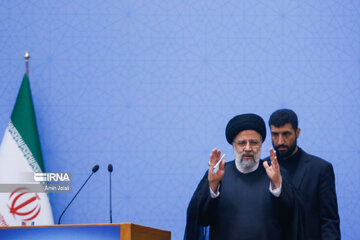 Iranian President meets with Sunni clerics, intellectuals
