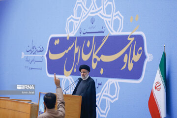 Iranian President meets with Sunni clerics, intellectuals
