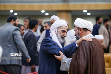 Iranian President meets with Sunni clerics, intellectuals
