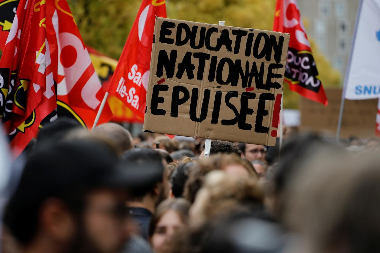 Une pré-rentrée scolaire pour Macron : les enseignants en colère contre le régime français 