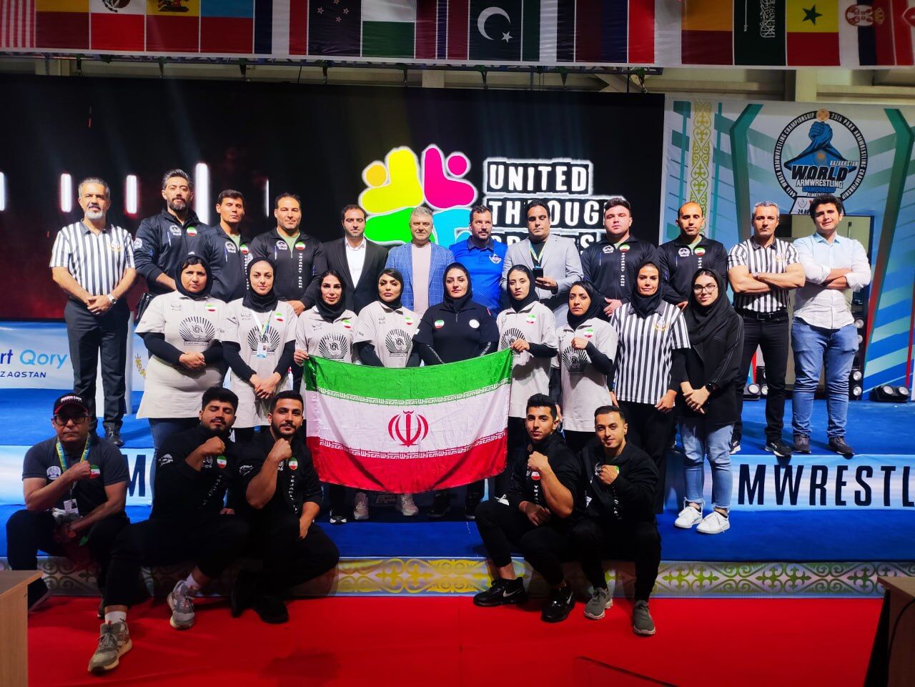 Iranisches Armdrücken-Team gewainnt 6 Medaillen bei den Weltmeisterschaften