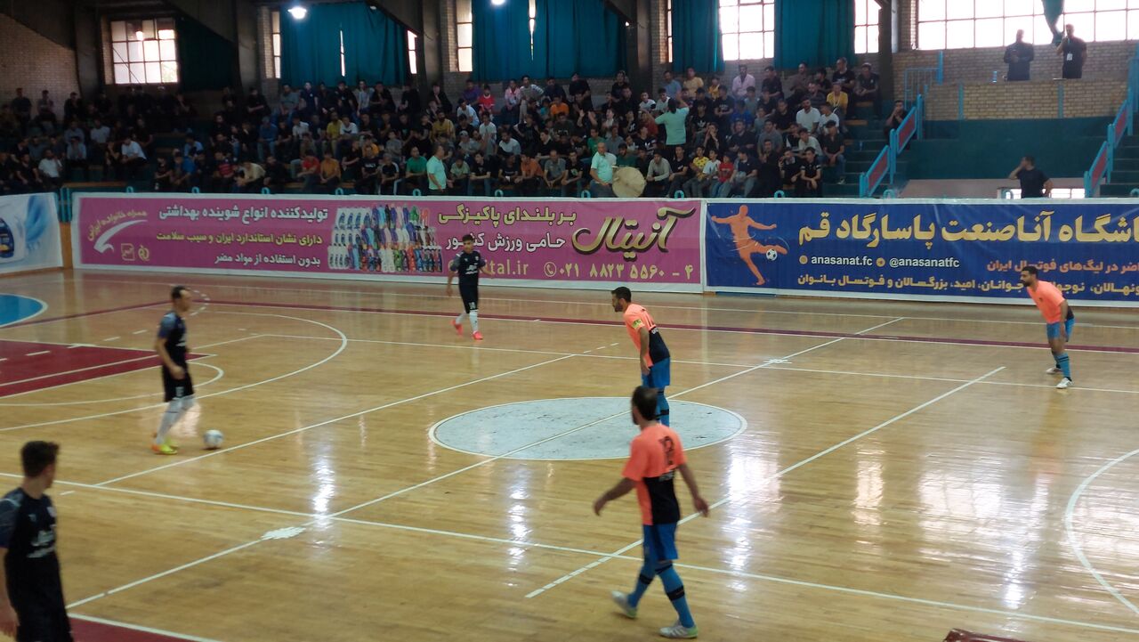 سومین پیروزی متوالی خانگی آناصنعت قم در جشنواره تیرک های دروازه