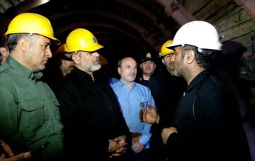 وزیر کشور پای درد دل معدنچیان طزره دامغان نشست/ امنیت شغلی، مهمترین مطالبه کارگران