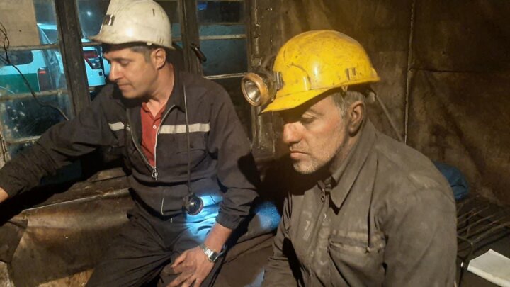 وزیر صنعت در دامغان حاضر شد/ اهتمام دولت برای جلوگیری از تکرار حادثه مرگبار معدن طزره
