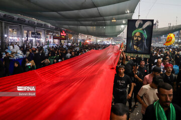 Pilgrims converge in Karbala on eve of Arbaeen