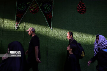 Pilgrims converge in Karbala on eve of Arbaeen