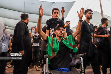 Pilgrims converge in Karbala on eve of Arbaeen