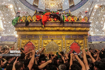 Pilgrims converge in Karbala on eve of Arbaeen