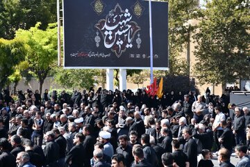 تجمع عظیم عزاداران اربعین حسینی در میدان شیخ نوایی خوی برگزار شد